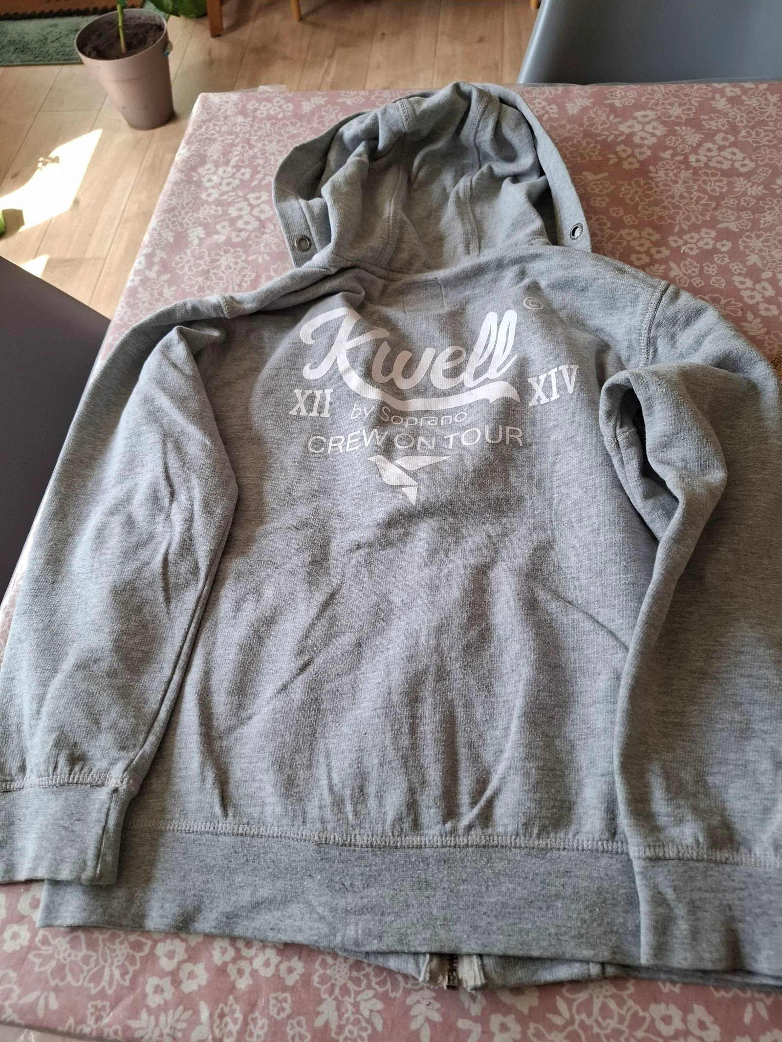 Veste  mollettonné colis propre soigné rapide tout seras repassé